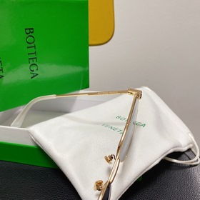 BOTTEGA VENETA  Кофе и чай с золотыми серыми деталями  Bottega 