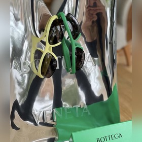 Официальный сайт BOTTEGA VENETA Модель： BV1114S