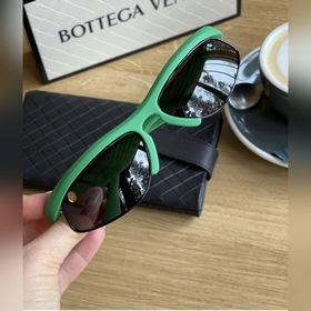Официальный сайт BOTTEGA VENETA Модель： BV1114S