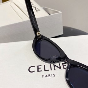 Новая модель на официальном сайте CELINE  CL4S184 →Белый