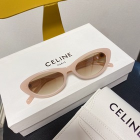 Новая модель на официальном сайте CELINE. Популярная модель среди