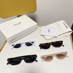 Новая модель на официальном сайте CELINE. Популярная модель среди