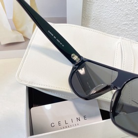 CELINE Селин, модель, аналогичная модели на фото с Дженом Бэраном