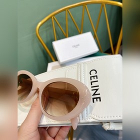 Плакат Celine, популярный среди интернет-блогеров на платформе Xi