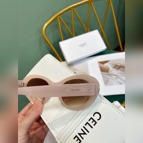 Плакат Celine, популярный среди интернет-блогеров на платформе Xi