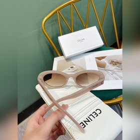 Плакат Celine, популярный среди интернет-блогеров на платформе Xi