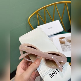 Плакат Celine, популярный среди интернет-блогеров на платформе Xi