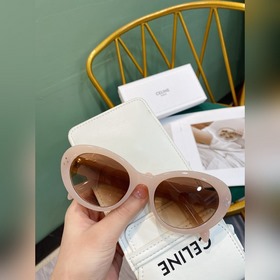 Плакат Celine, популярный среди интернет-блогеров на платформе Xi