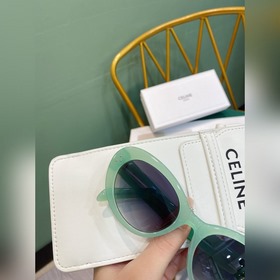 Плакат Celine, популярный среди интернет-блогеров на платформе Xi
