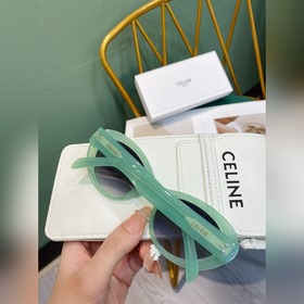 Плакат Celine, популярный среди интернет-блогеров на платформе Xi