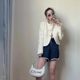 Плакат Celine, популярный среди интернет-блогеров на платформе Xi