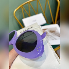 Плакат Celine, популярный среди интернет-блогеров на платформе Xi