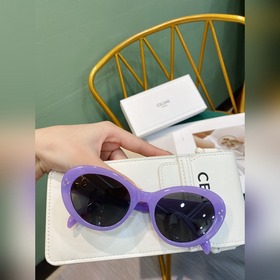 Плакат Celine, популярный среди интернет-блогеров на платформе Xi