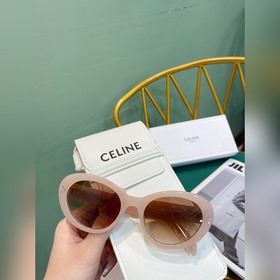 Новая реклама на официальном сайте CELINE. Простой стиль, который