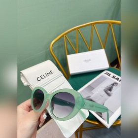 Новая реклама на официальном сайте CELINE. Простой стиль, который