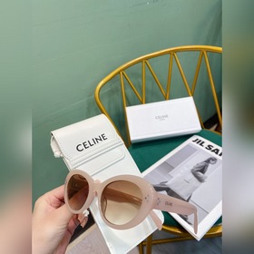 Новая реклама на официальном сайте CELINE. Простой стиль, который