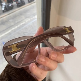 Новые товары на официальном сайте CELINE Минималистичный дизайн о