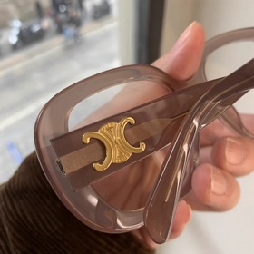 Новые товары на официальном сайте CELINE Минималистичный дизайн о
