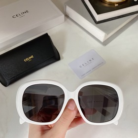 Новые товары на официальном сайте CELINE Минималистичный дизайн о
