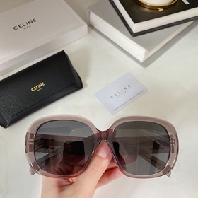 Новые товары на официальном сайте CELINE Минималистичный дизайн о