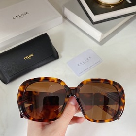 Новые товары на официальном сайте CELINE Минималистичный дизайн о