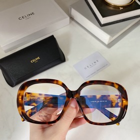 Новые товары на официальном сайте CELINE Минималистичный дизайн о