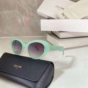Новая реклама на официальном сайте CELINE. Простой стиль, который