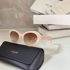 Новая реклама на официальном сайте CELINE. Простой стиль, который