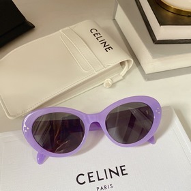 Новая модель на официальном сайте CELINE. Простой стиль, легко со