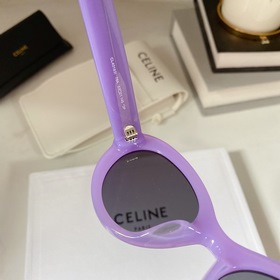 Новая модель на официальном сайте CELINE. Простой стиль, легко со