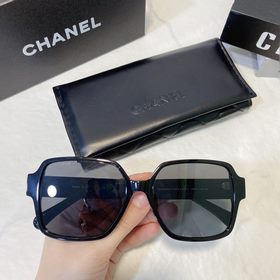 CHANEL 2023 весна-лето, новые очки с черной оправой в форме сердц