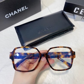 CHANEL 2023 весна-лето, новые очки с черной оправой в форме сердц