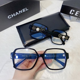 CHANEL 2023 весна-лето, новые очки с черной оправой в форме сердц