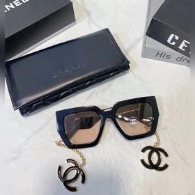 Широкие ножки с двойной буквой C от Chanel – это вещь, которая пр