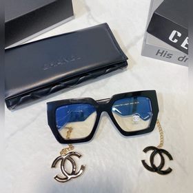 Широкие ножки с двойной буквой C от Chanel – это вещь, которая пр