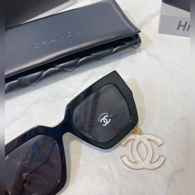 Широкие ножки с двойной буквой C от Chanel – это вещь, которая пр