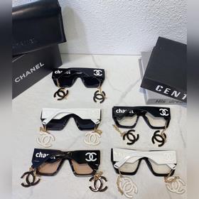 Широкие ножки с двойной буквой C от Chanel – это вещь, которая пр