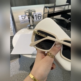 CHANEL Полигональные солнцезащитные очки из пластика CH 6286 Моло