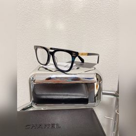 CHANEL представляет новую модель очков.  Очень подходит для свет