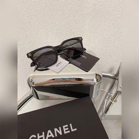 CHANEL представляет новую модель очков.  Очень подходит для свет