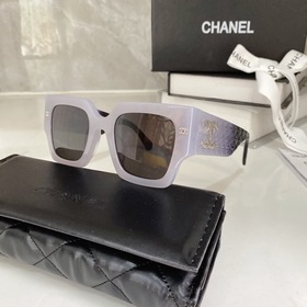 Новейшая модель 2023 года от Chanel с широкой оправой, характерны