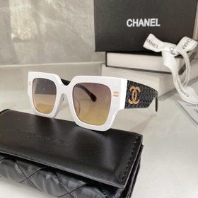 Новейшая модель 2023 года от Chanel с широкой оправой, характерны