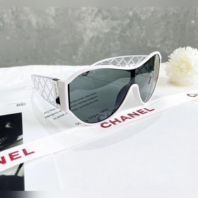 Белые оправы Chanel с полными углами, в стиле средневековой Европ