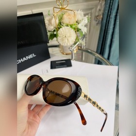 Новые весенние хиты от Chanel Первое появление CH7980 53 отверст