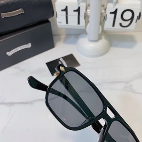 CHROME HEARTS Модель： CH8167 Размер： 54-16-156