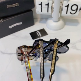 CHROME HEARTS Модель： CH8167 Размер： 54-16-156