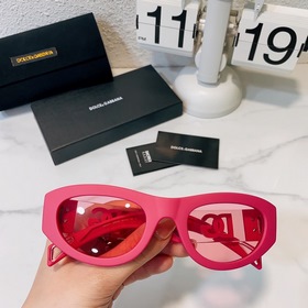 Квадратная форма, яркие цвета, эластичная оправа DOLCE & GABB