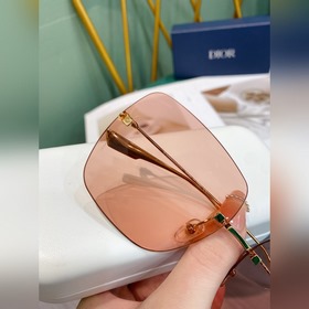Эти солнцезащитные очки от Dior подходят практически к любому обр