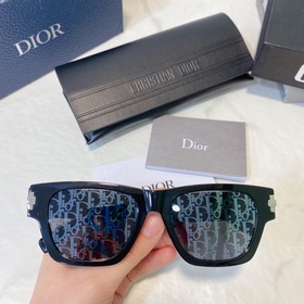 Новейшая серия DIORBLACKSUIT XL S2U от DIOR уже в продаже. Каждый