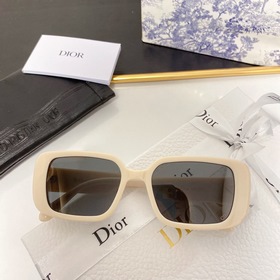 Dior | Солнцезащитные очки – незаменимый аксессуар для создания о
